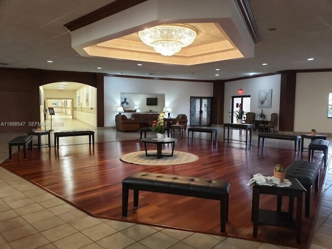 Building Photo - 16200 Golf Club Rd