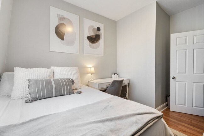 Building Photo - 473 E 5th St