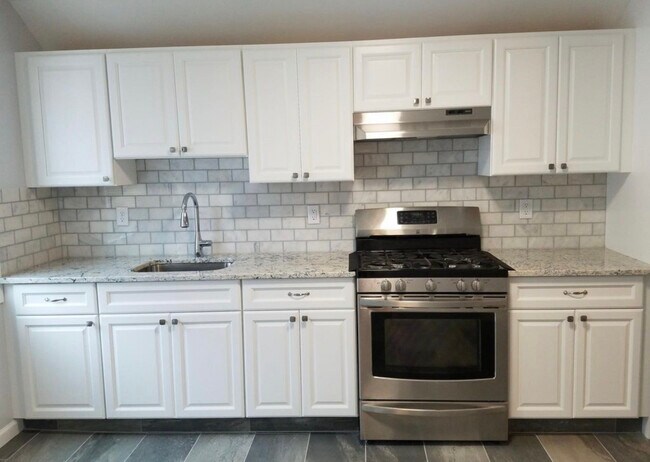 Building Photo - 95 Richmond Ave