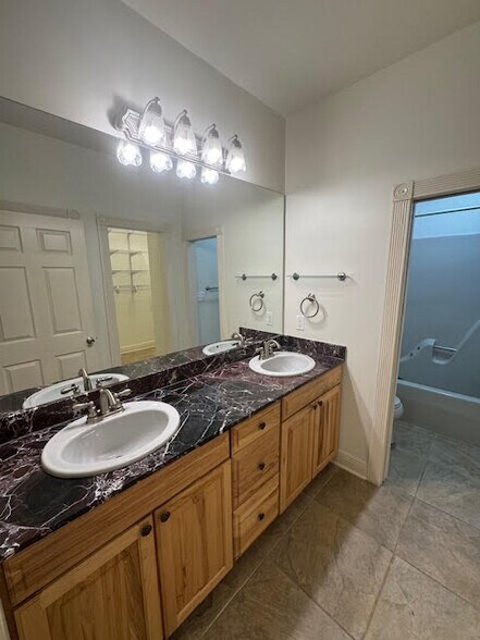 Building Photo - 532 N 2nd St