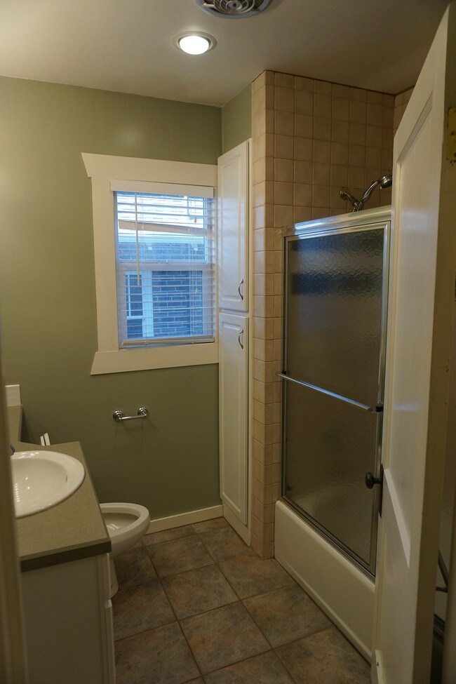 Building Photo - 717 S Emerson St