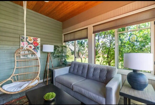 Building Photo - Stunning 4-bedroom/2-bath with pristine Mt. Views in Pine Meadow!