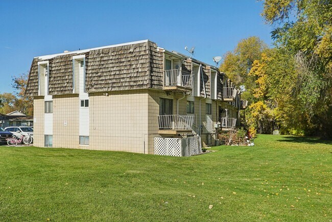 Building Photo - Springville Condo with Updated Kitchen, Deck & Creekside Setting