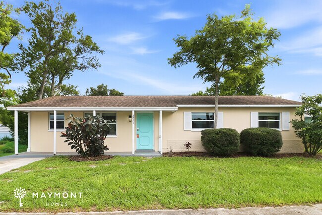 Building Photo - 8221 Jacaranda Ave