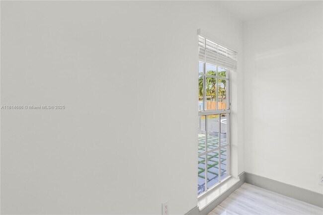 Building Photo - 7913 NW 72nd Ave