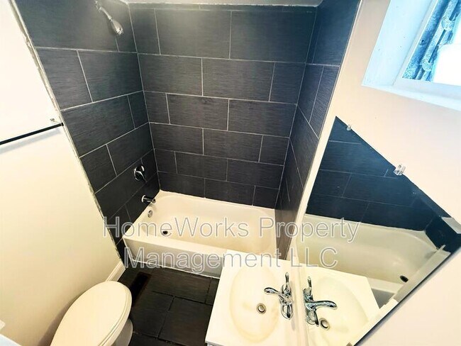Building Photo - 5 S Conkling St