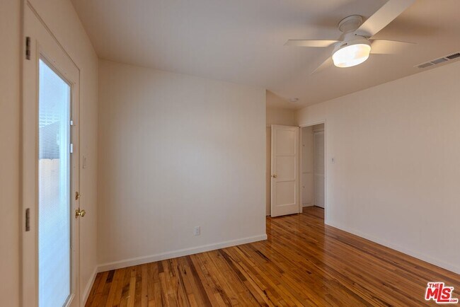 Building Photo - 302 N Maple St