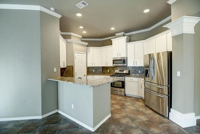 Building Photo - 7637 Cattlemen Dr