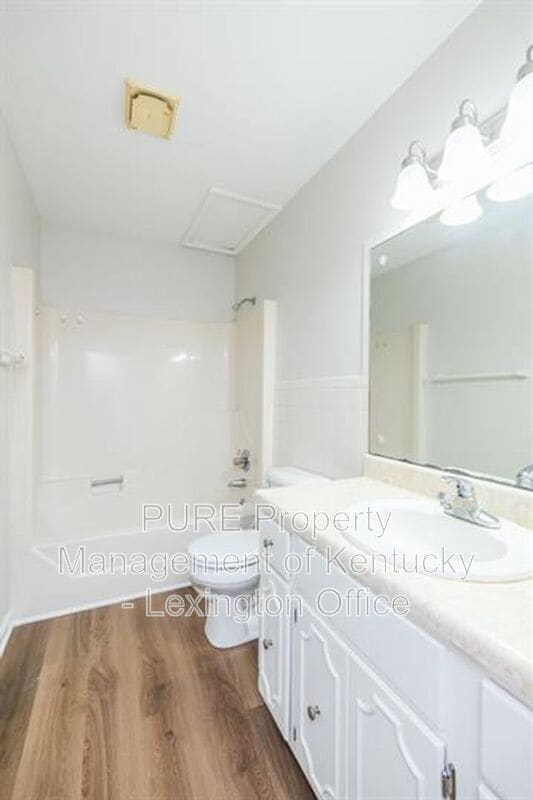 Building Photo - 459-120 Sycamore Ct