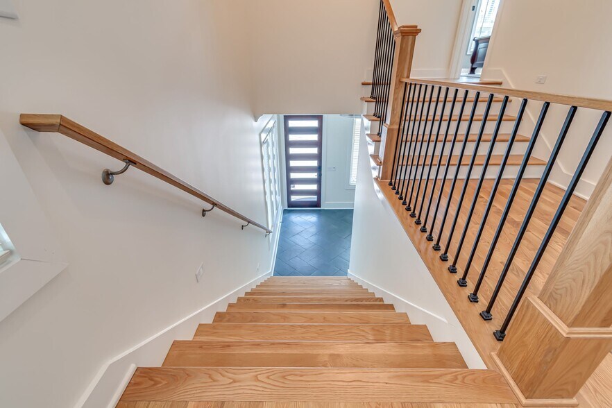 Building Photo - 1611B Cahal Ave