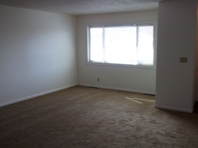 Building Photo - r332