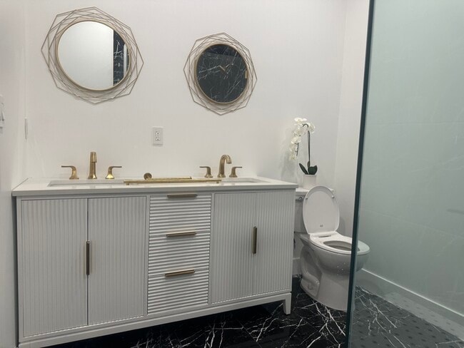 Building Photo - 10859 Nettleton St