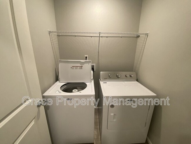 Building Photo - 389 Rodden Dr