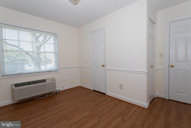 Building Photo - 1612 W Abingdon Dr