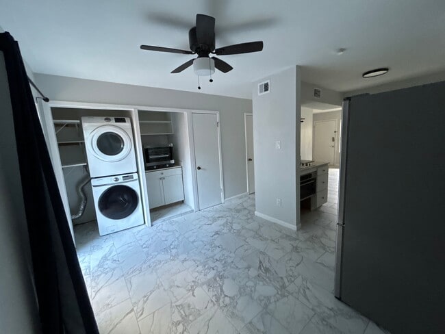 Building Photo - 1902 Dartmouth St