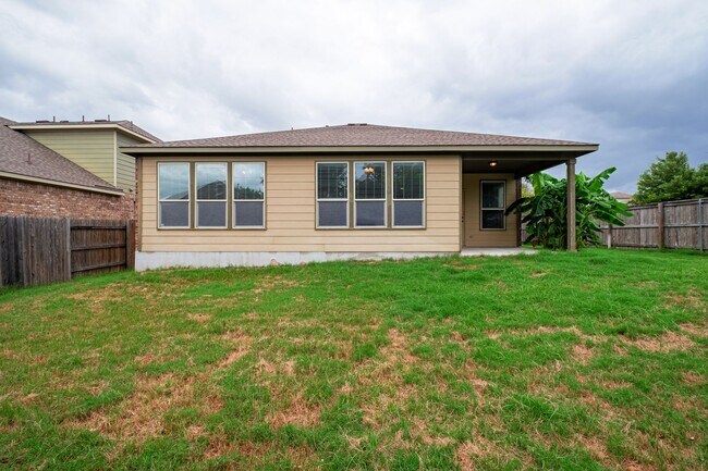 Building Photo - Peaceful 3 Bedroom, 2 Bath Home in Fantastic Paloma Lake Community!