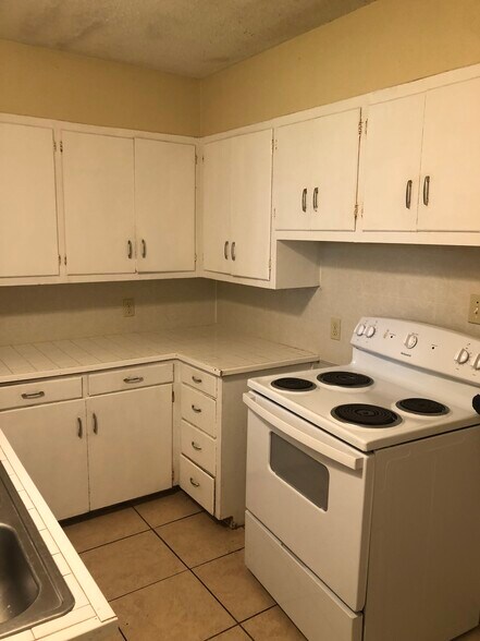 Lots of cabinet space - 2510 N Rose St