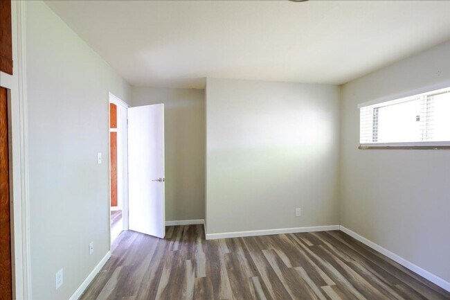 Building Photo - **Charming Family Home in Top-Rated School...