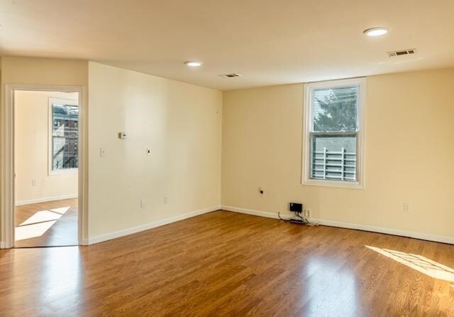 Building Photo - 559 Newark Ave