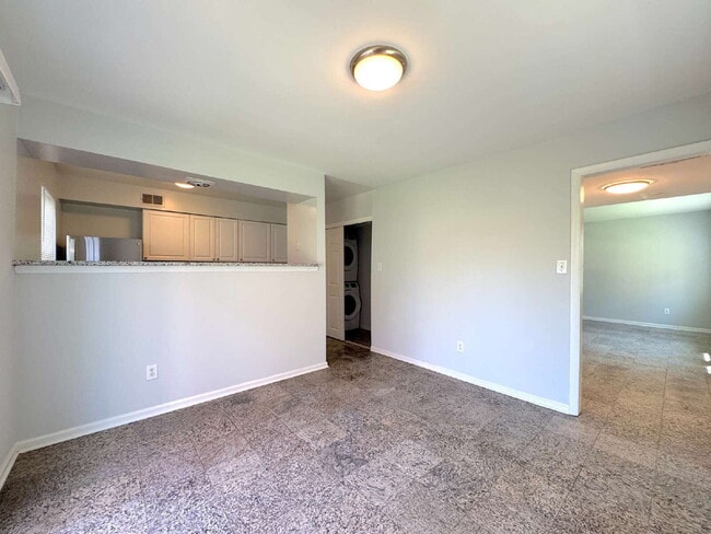 Building Photo - Charming Townhome with Modern Touches & Commuter Convenience!