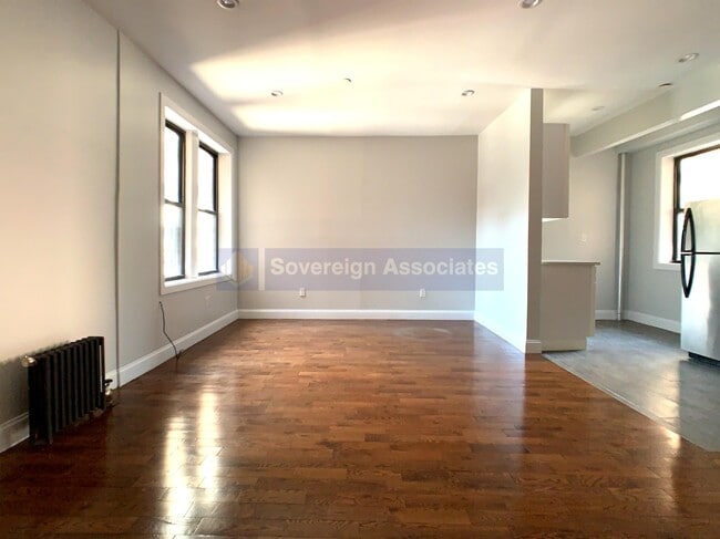 Building Photo - 141 Nagle Avenue