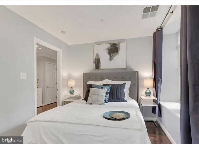 Building Photo - 1308 Clifton St NW