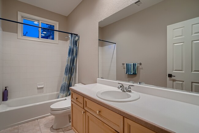 Building Photo - 7046 Forest Ridge Cir