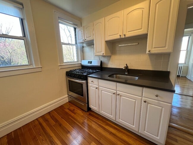 Building Photo - 1 Bed Garden Apartment