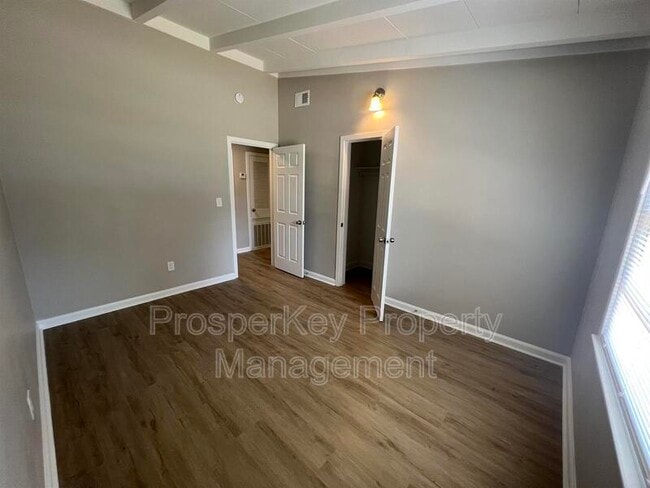 Building Photo - 185 Wickham Dr