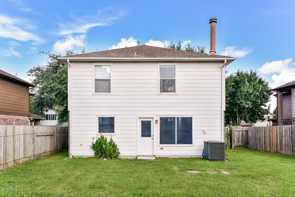 Building Photo - 9010 Walworth Dr