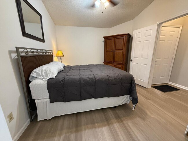 Building Photo - 12718 Westhampton Cir