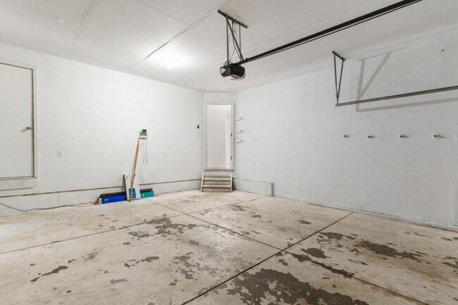 Building Photo - 8402 Snowdrop Ct