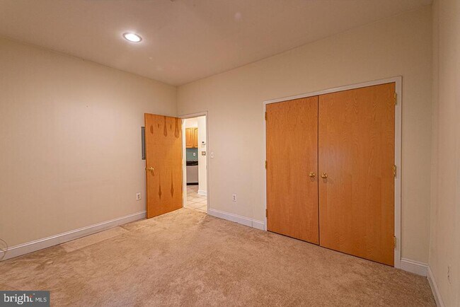 Building Photo - 415 S 19th St