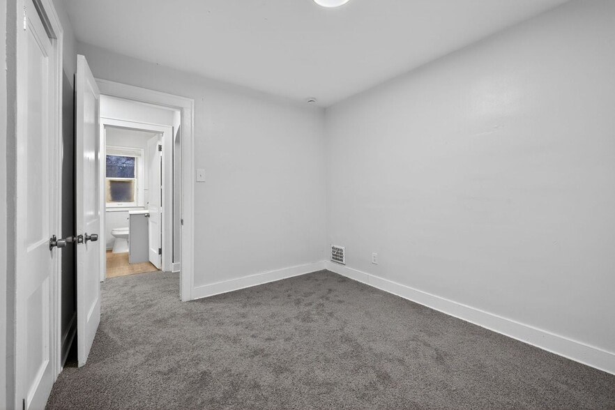 Building Photo - 16189 San Juan Dr