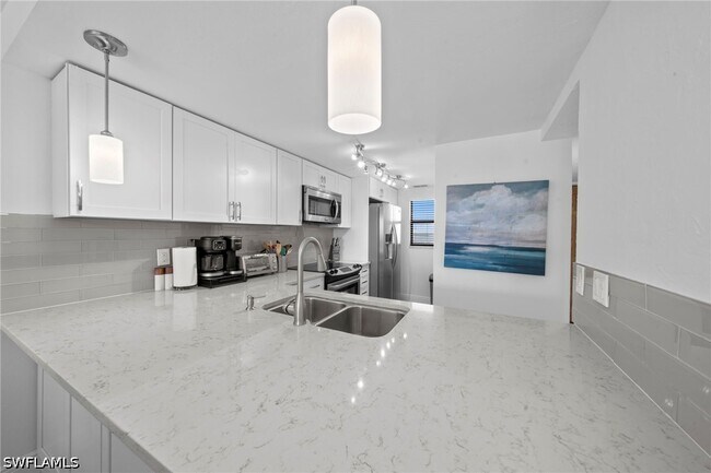 Building Photo - 6400 Estero Blvd