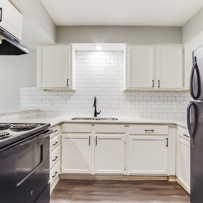 Building Photo - 406 Noble Ave