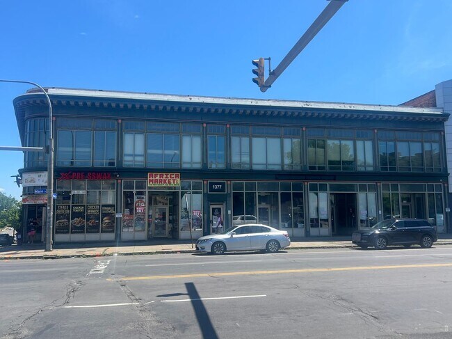 Building Photo - 1377 Main St