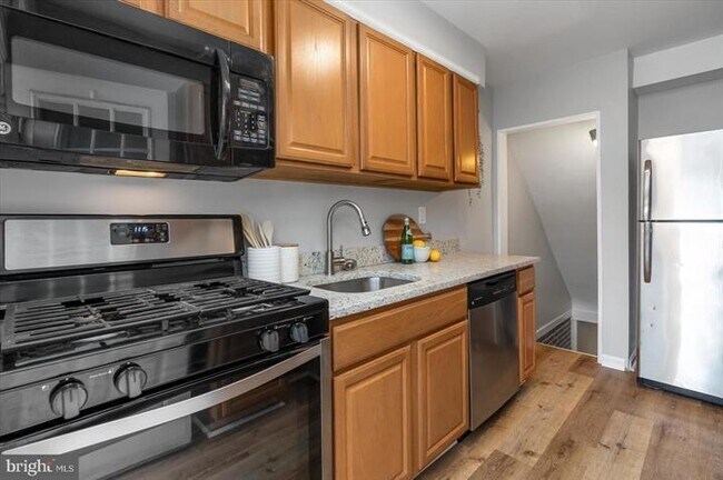 Building Photo - 403 Edmunds Way