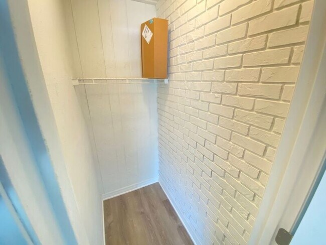 Building Photo - 908 Teatro Ct