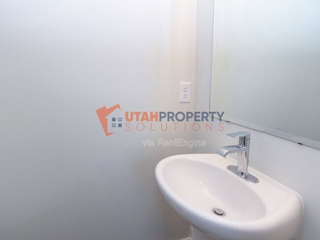 Building Photo - 974 W 500 S