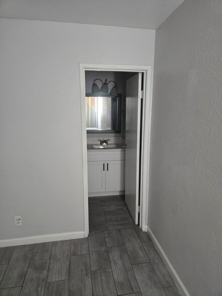 Building Photo - 33 Gold Bar Ct
