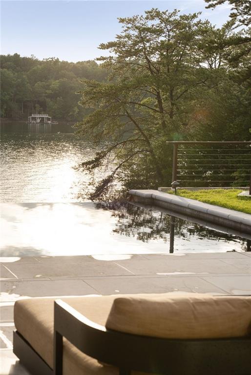 Building Photo - 725 Rocky Point Dr