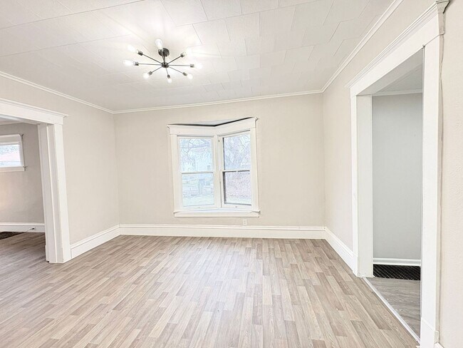 Building Photo - 119 Winthrop St