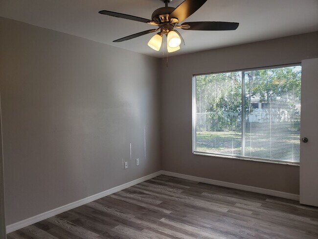 Building Photo - Annual Rental: Fully Remodeled! Charming Single-family Home with Single car garage