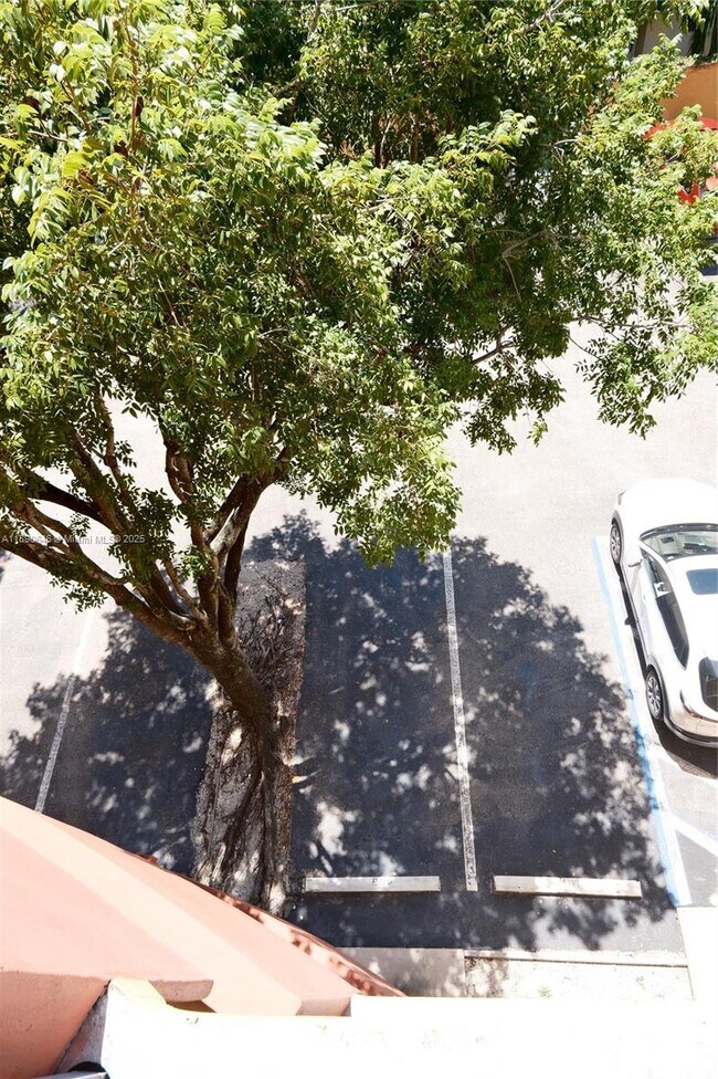 Building Photo - 2756 Day Ave