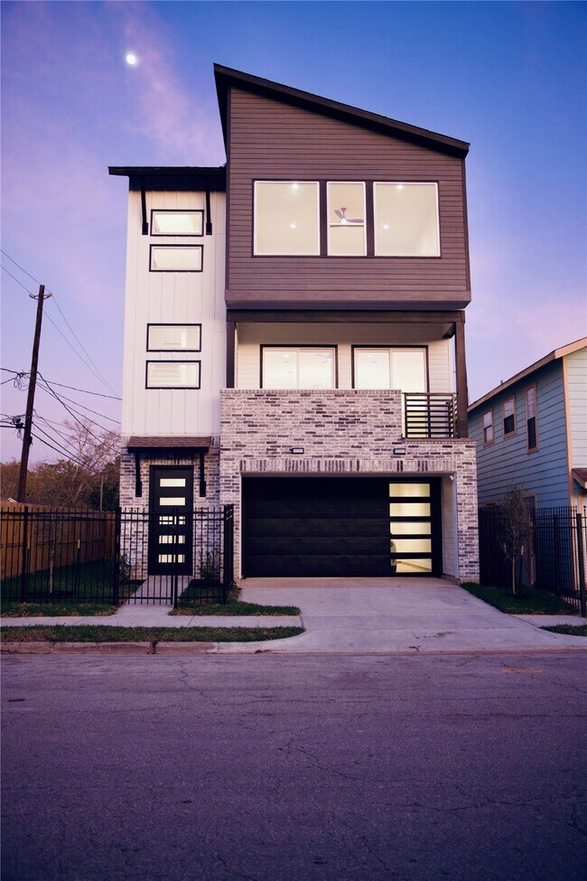 Building Photo - 4702 Coke St