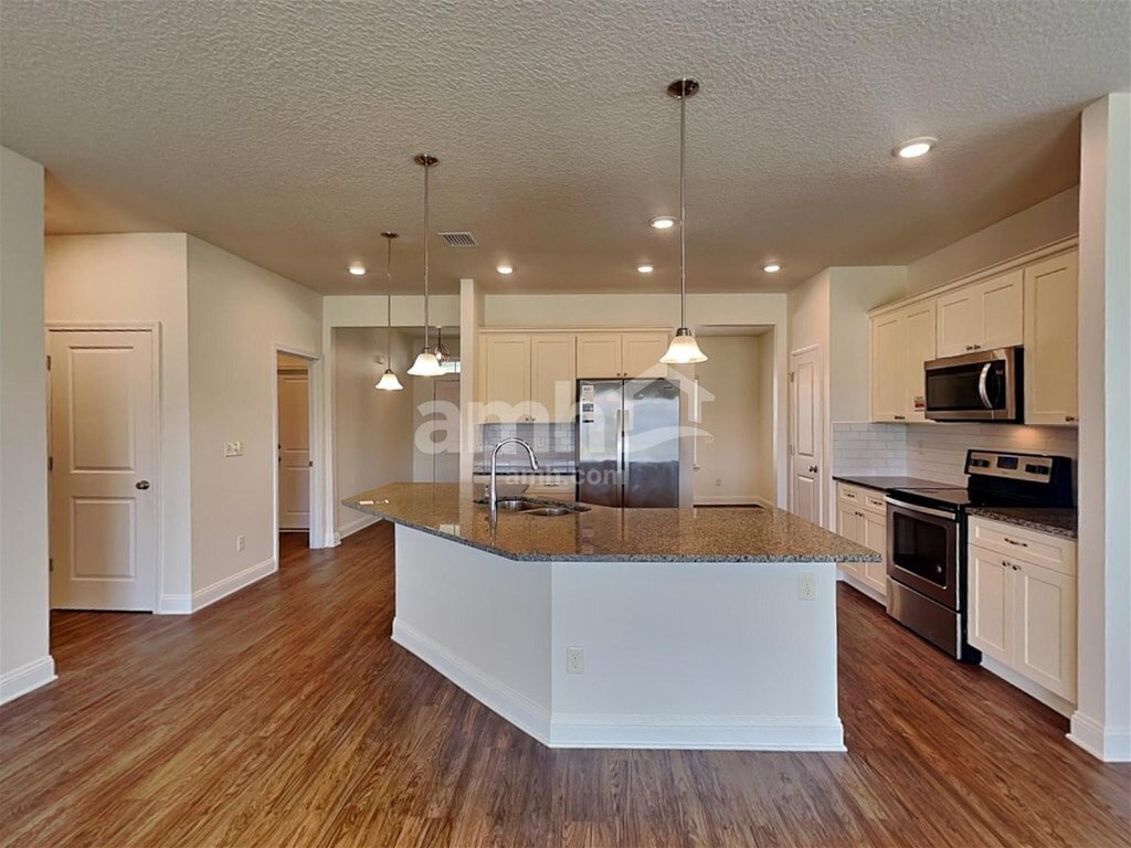 Building Photo - 898 Sunny Stroll Dr