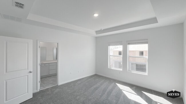 Building Photo - 2562 Skyline Lp