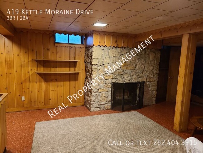 Building Photo - 419 Kettle Moraine Dr