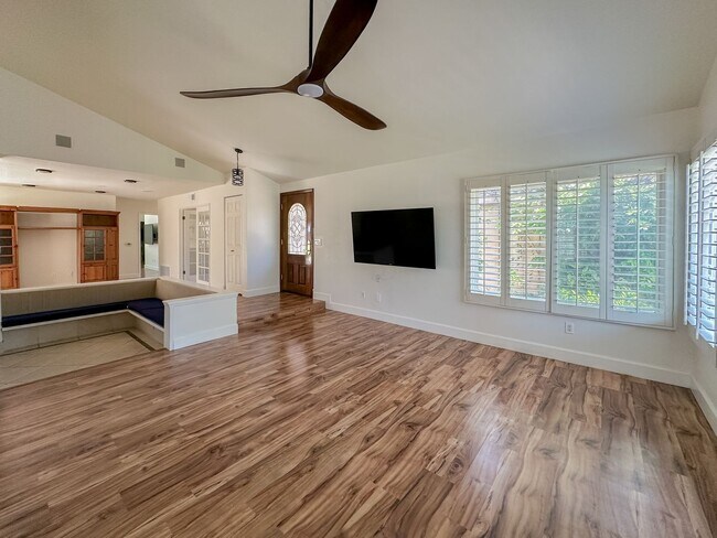 Building Photo - Stylish 4 Bedroom, 2 Bath Single-Story wit...